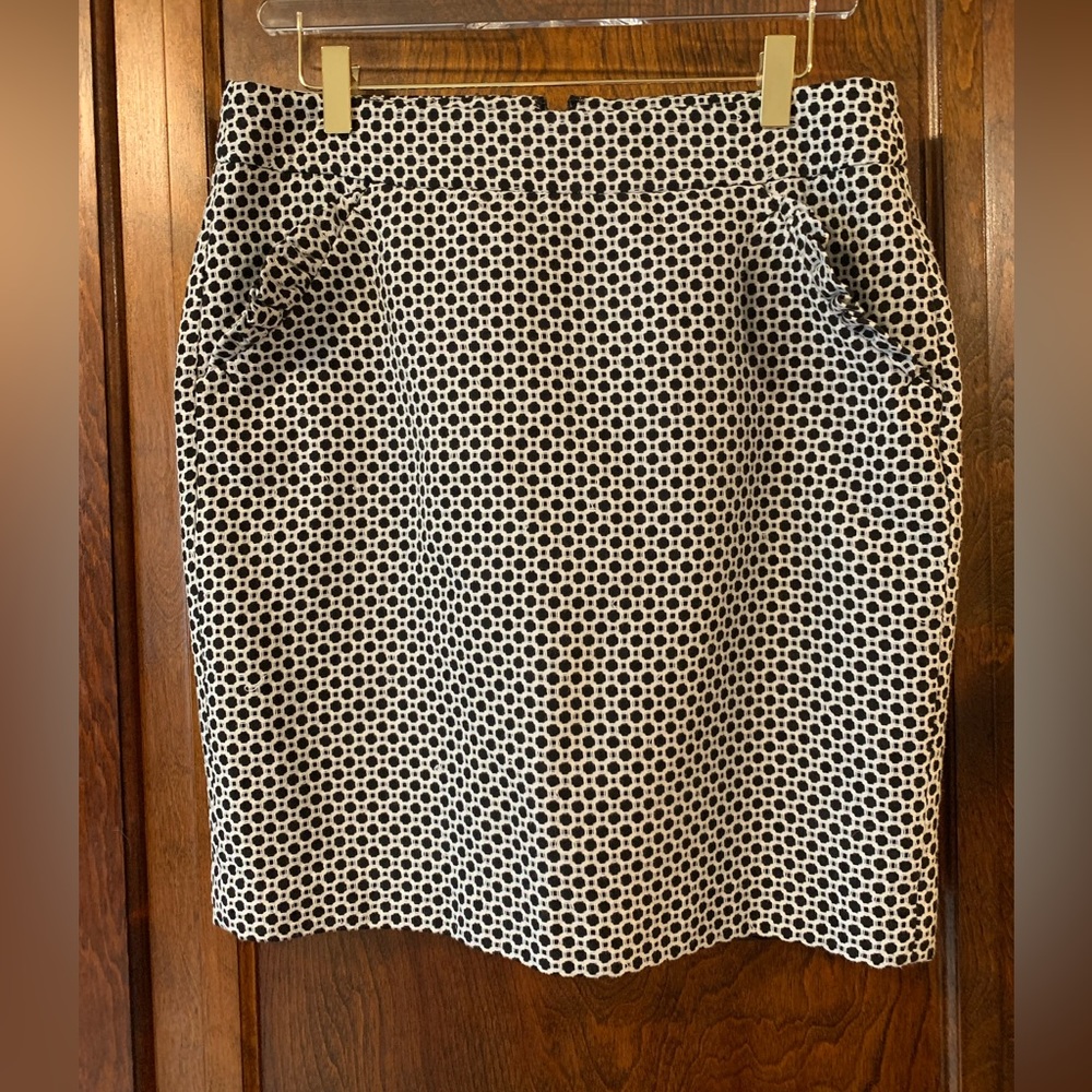 Black/white Loft mini skirt